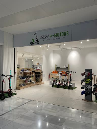 Magasin RH E-Motors, vente de velos et trottinettes electriques